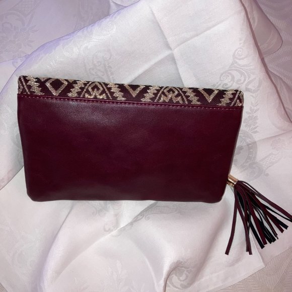 🔥HP🔥 AMETHYST CLUTCH BAG/ EMBROIDERED GEOMETRIC DETAIL & GOLD CHAIN STRAP - Picture 3 of 8